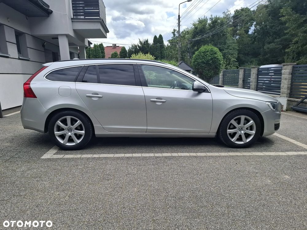 Volvo V60 T5 Drive-E Dynamic Edition (Momentum) - 8