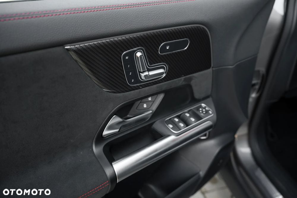 Mercedes-Benz GLA 200 AMG Line - 12