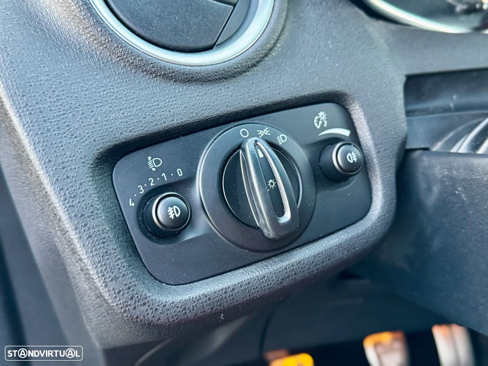 Ford Fiesta 1.6 EcoBoost c/ Pack Pele Desportiva ST — fotografia 21