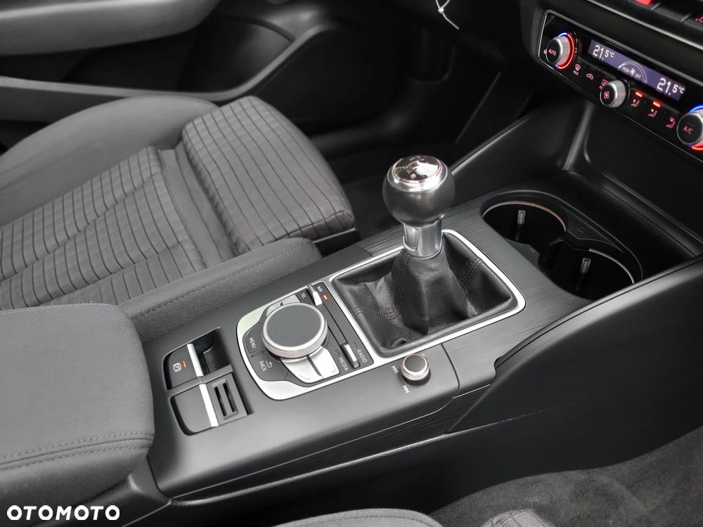 Audi A3 Sportback 1.4 TFSI Ambiente - 19