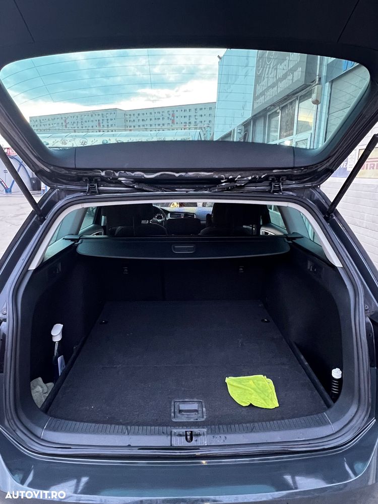 Volkswagen Golf 1.6 TDI DPF Trendline - 10