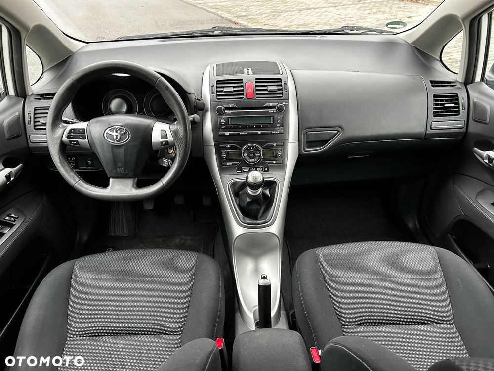 Toyota Auris 1.6 Premium - 11