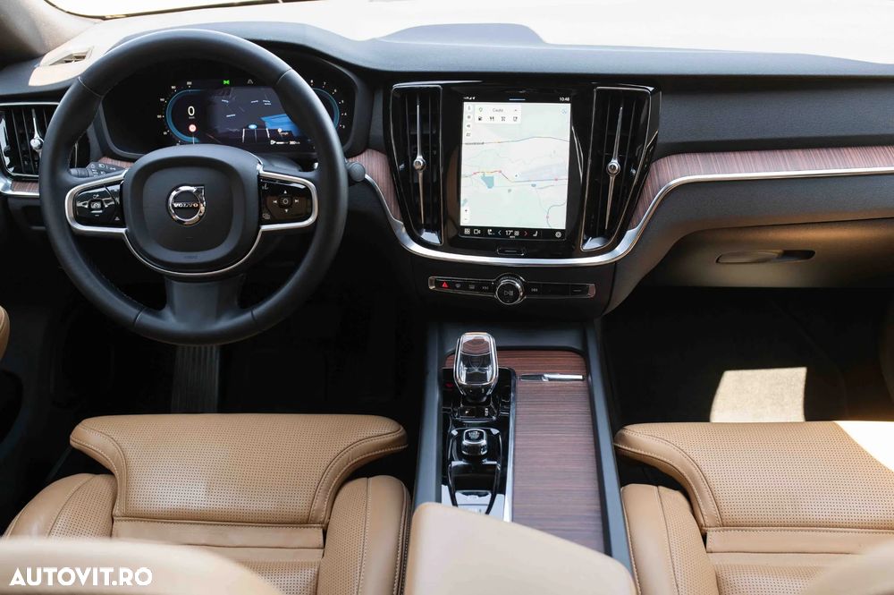Volvo S60 B4 MHEV AT Plus Dark - 37