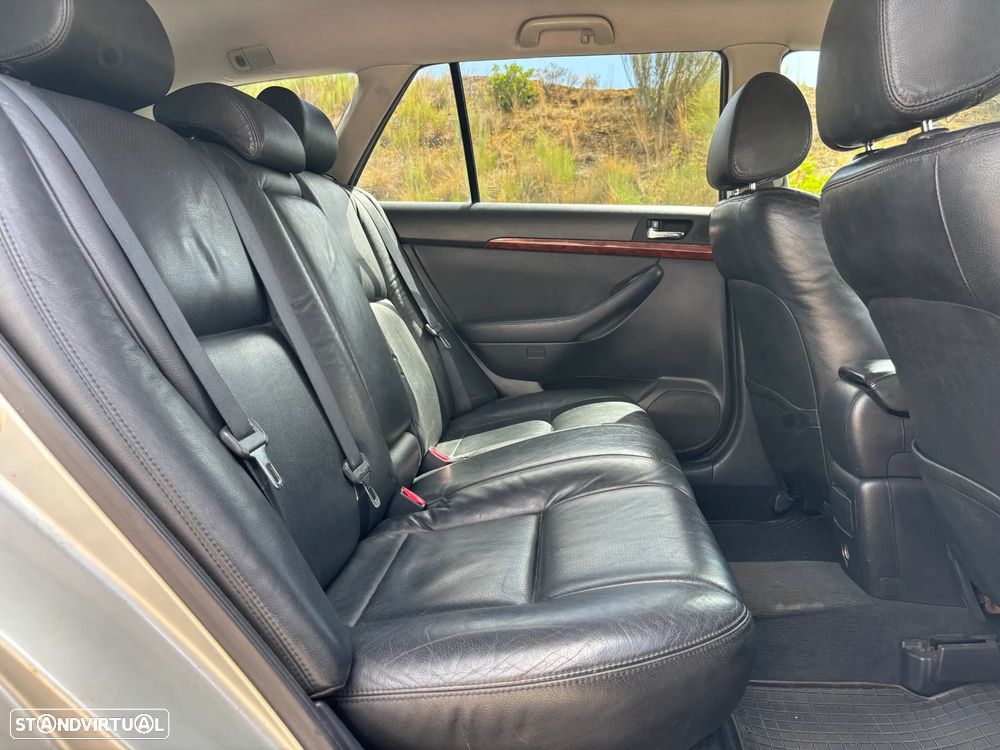 Toyota Avensis SW 2.0 D-4D - 23