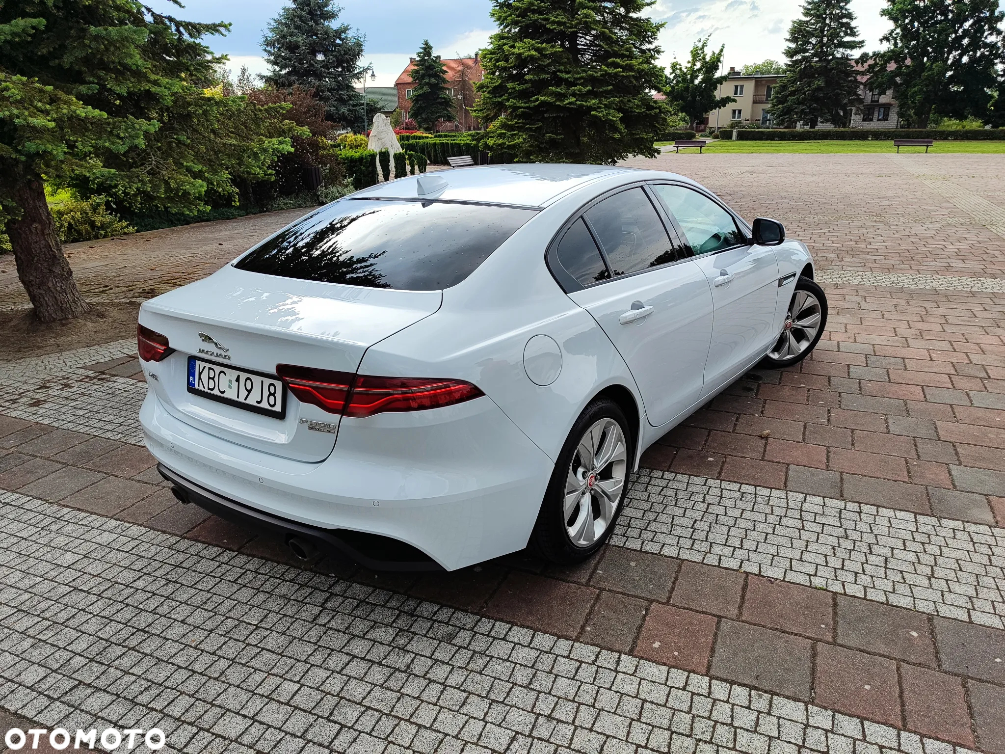 Jaguar XE 2.0 P300 AWD SE - 2