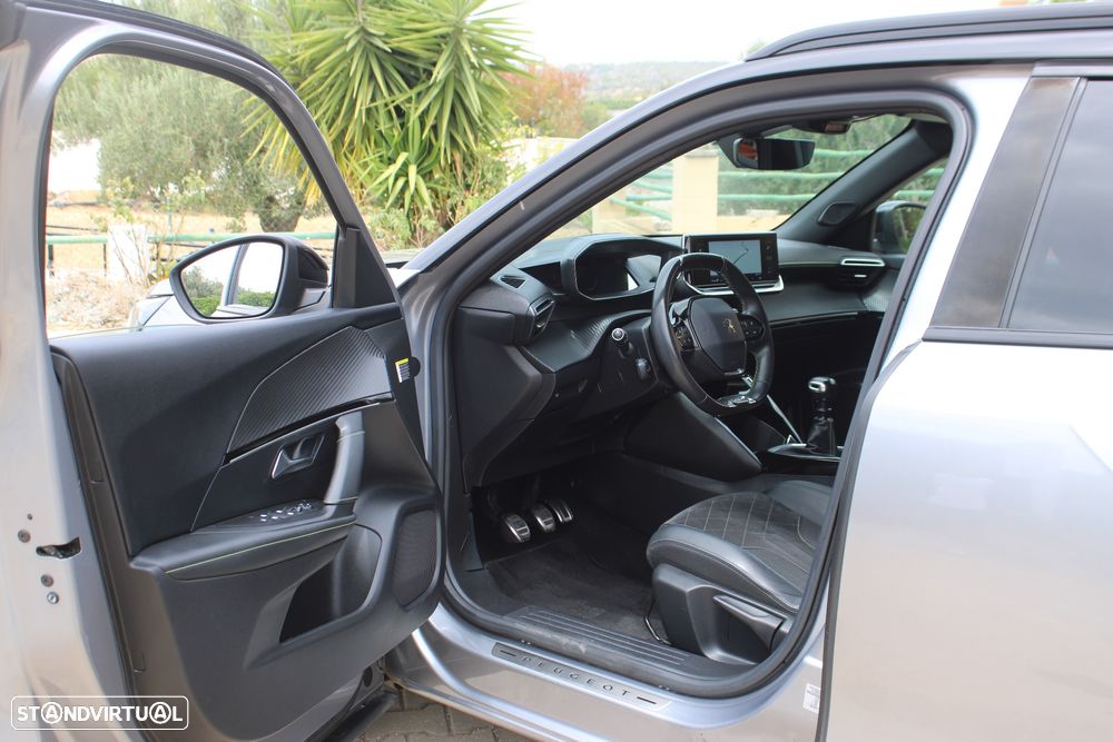 Peugeot 2008 ver-1-2-puretech-gt - 19