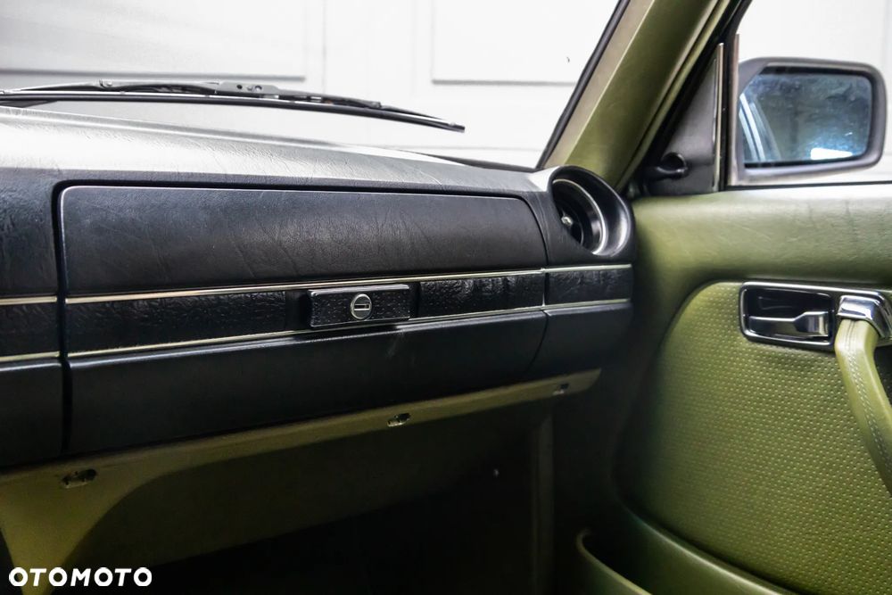 Mercedes-Benz W123 - 40