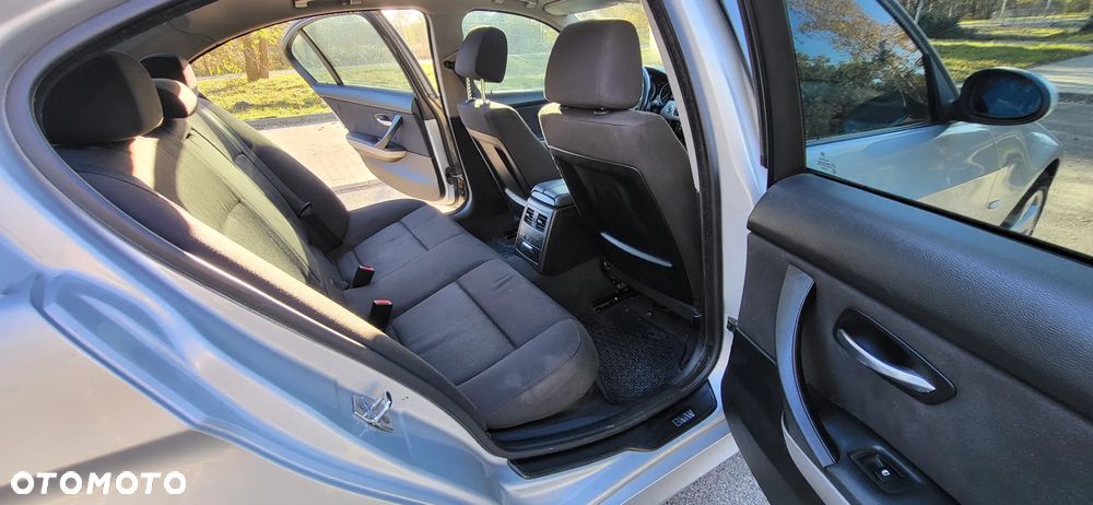 BMW Seria 3 320i - 10