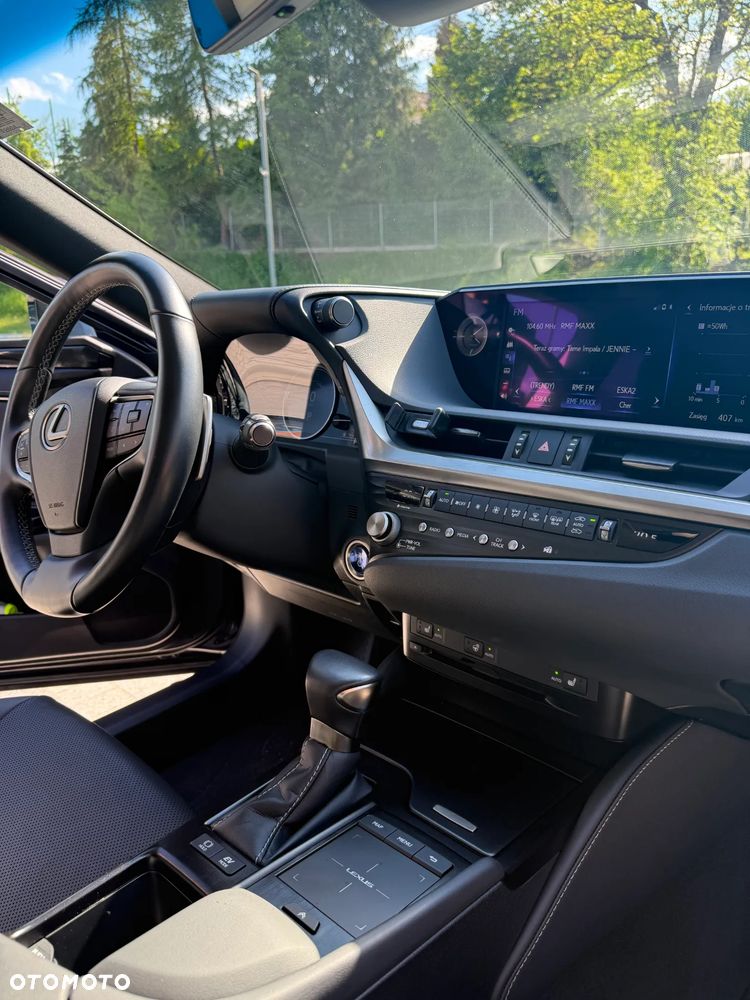 Lexus ES 300h Business Edition + - 11
