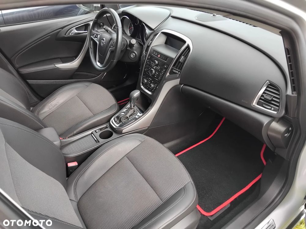 Opel Astra 1.4 Turbo 150 Jahre - 10