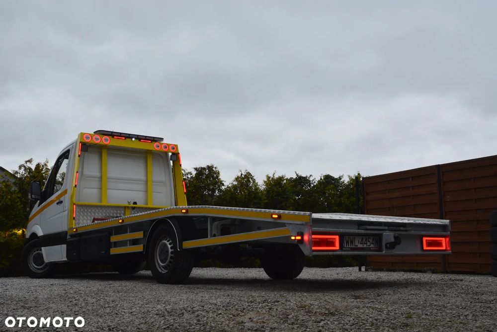 Mercedes-Benz Sprinter - 25