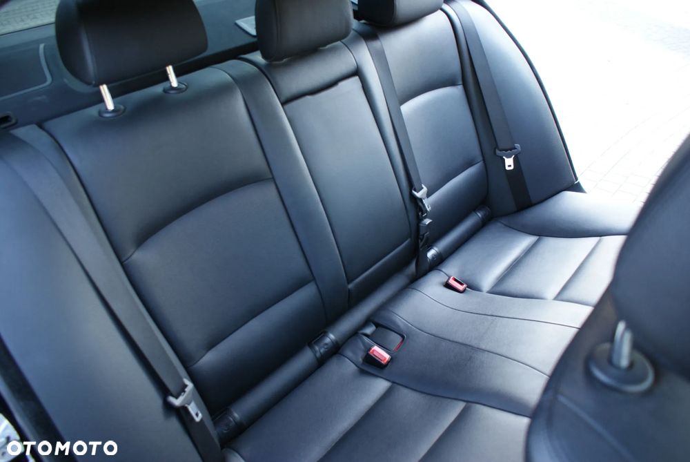 BMW Seria 5 528i Sport-Aut Luxury Line - 23