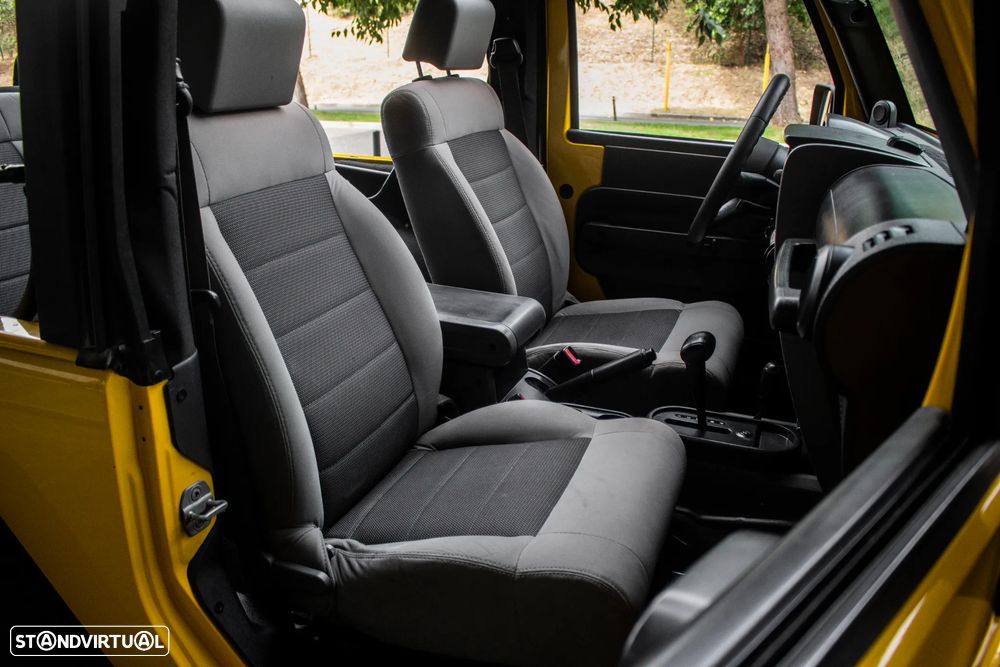 Jeep Wrangler 2.8 CRD ATX Sport - 25