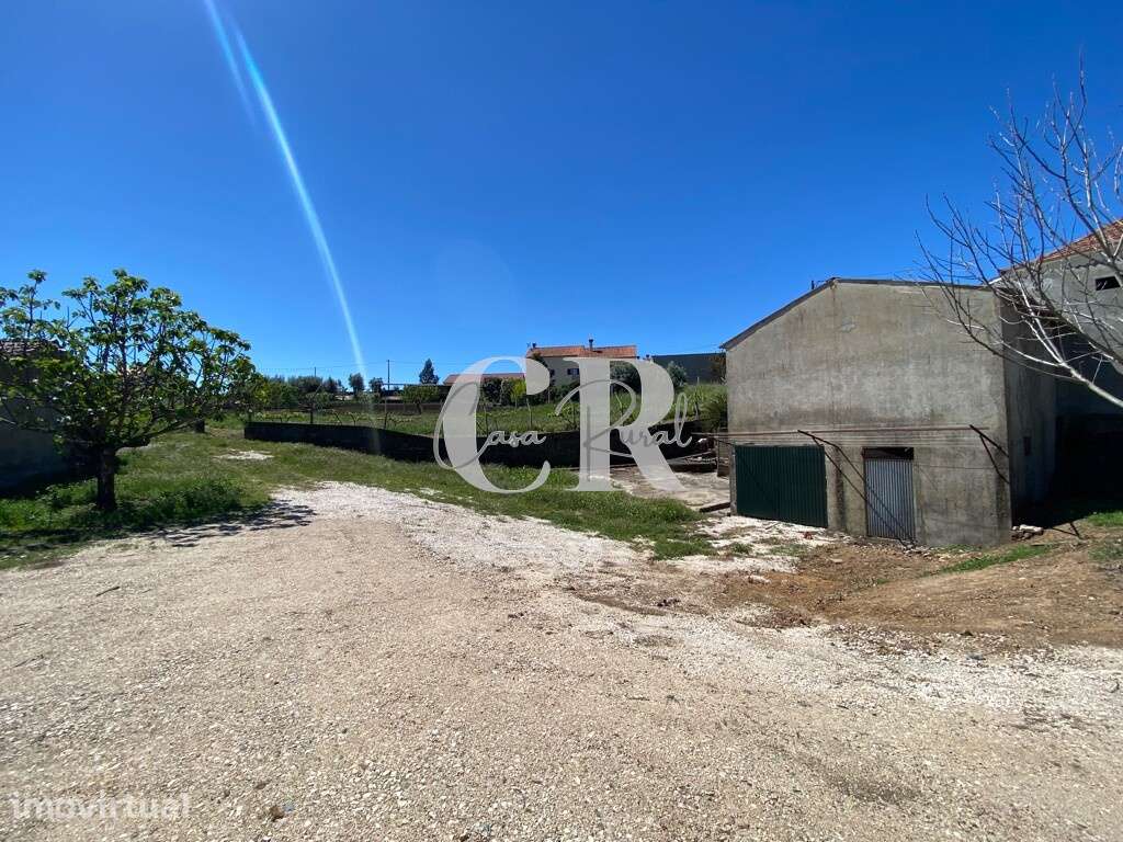 Terreno para arrendamento junto à N236-1 com anexos/garagens - Grande imagem: 3/15