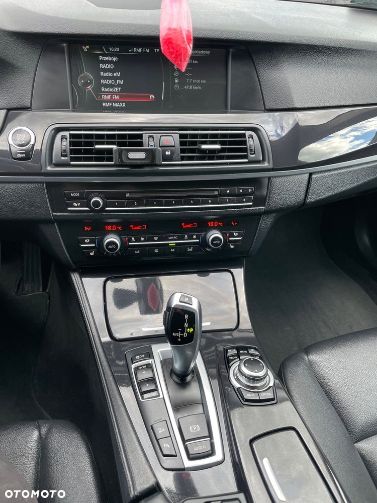 BMW Seria 5 530d xDrive - 14