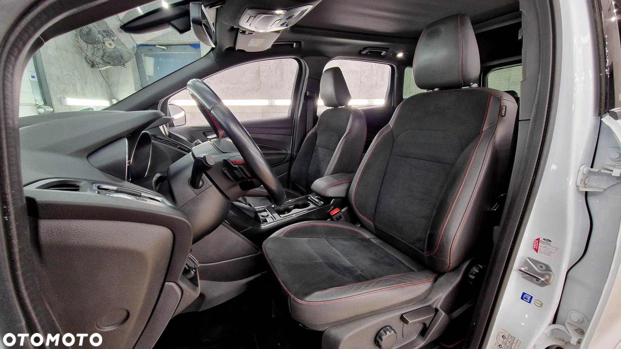 Ford Kuga 2.0 TDCi 4x4 ST-Line - 22