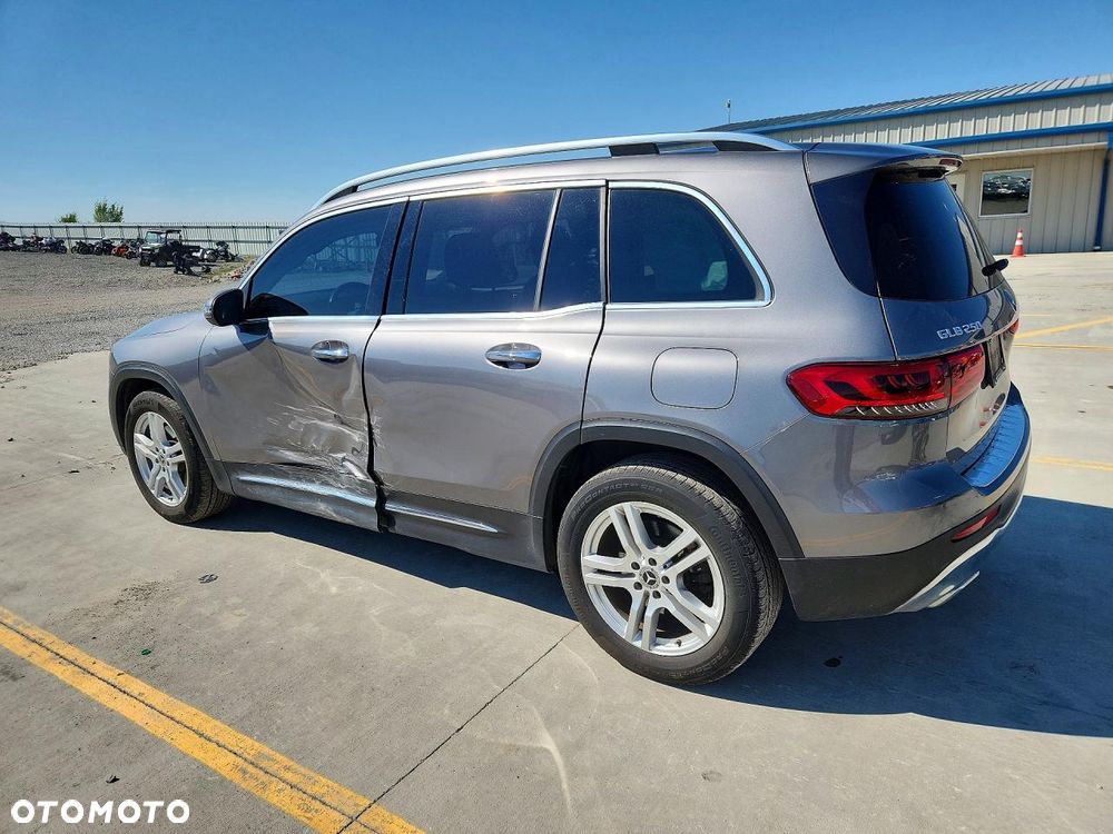 Mercedes-Benz GLB 250 4Matic 8G-DCT AMG Line - 2