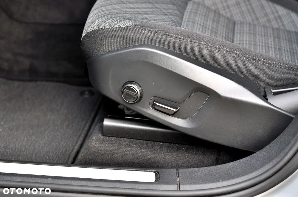 Volvo XC 60 B4 D Geartronic Momentum Pro - 17