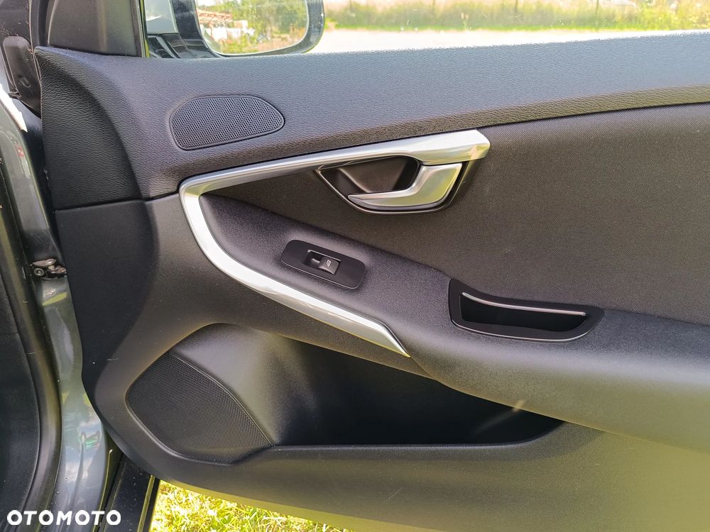 Volvo V40 D2 Momentum - 24