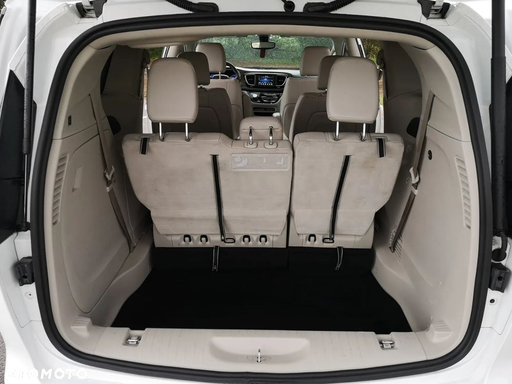 Chrysler Pacifica - 15