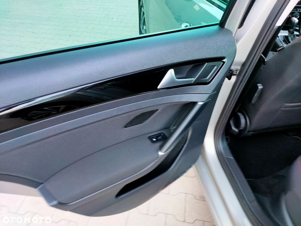 Volkswagen Golf - 11