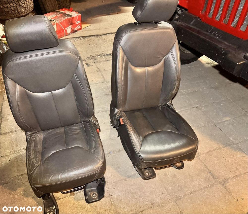 Jeep Wrangler JK fotele skorzane polift 5D - 1