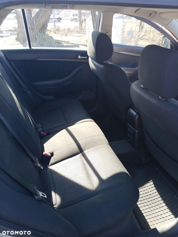 Toyota Avensis 2.0 D-4D Combi - 12