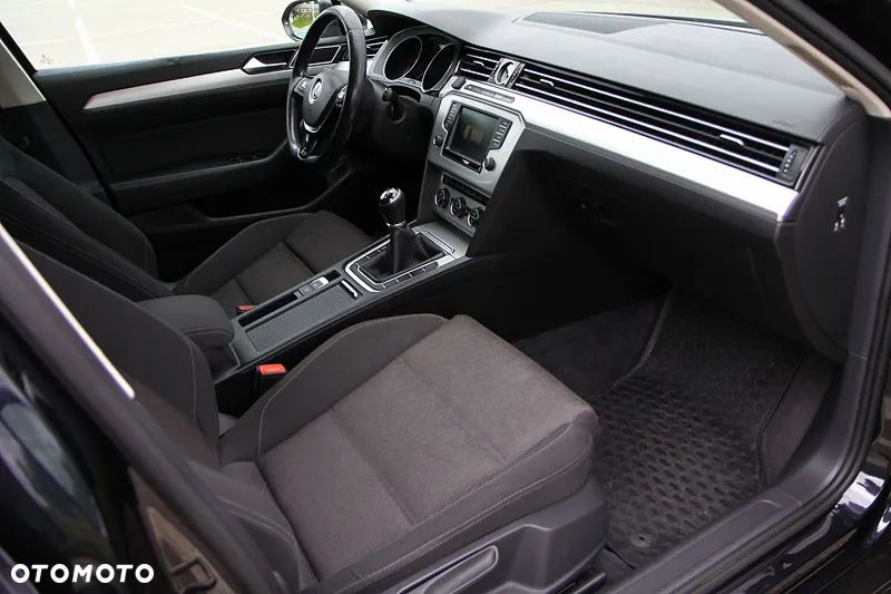 Volkswagen Passat Variant 2.0 TDI (BlueMotion Technology) Trendline - 8
