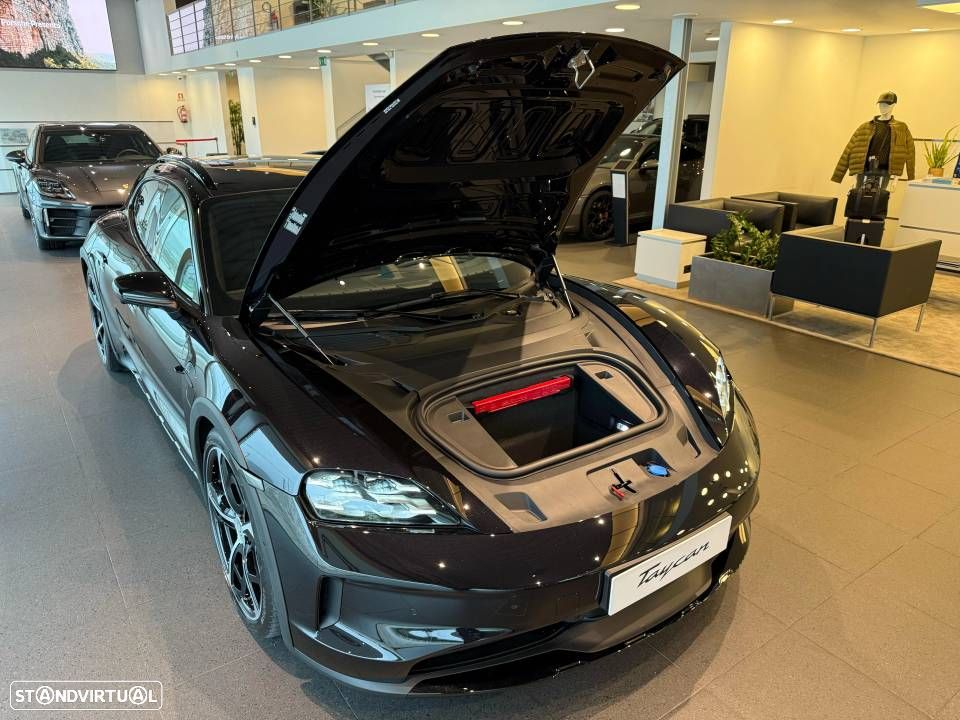 Porsche Taycan Cross Turismo 4S - 11