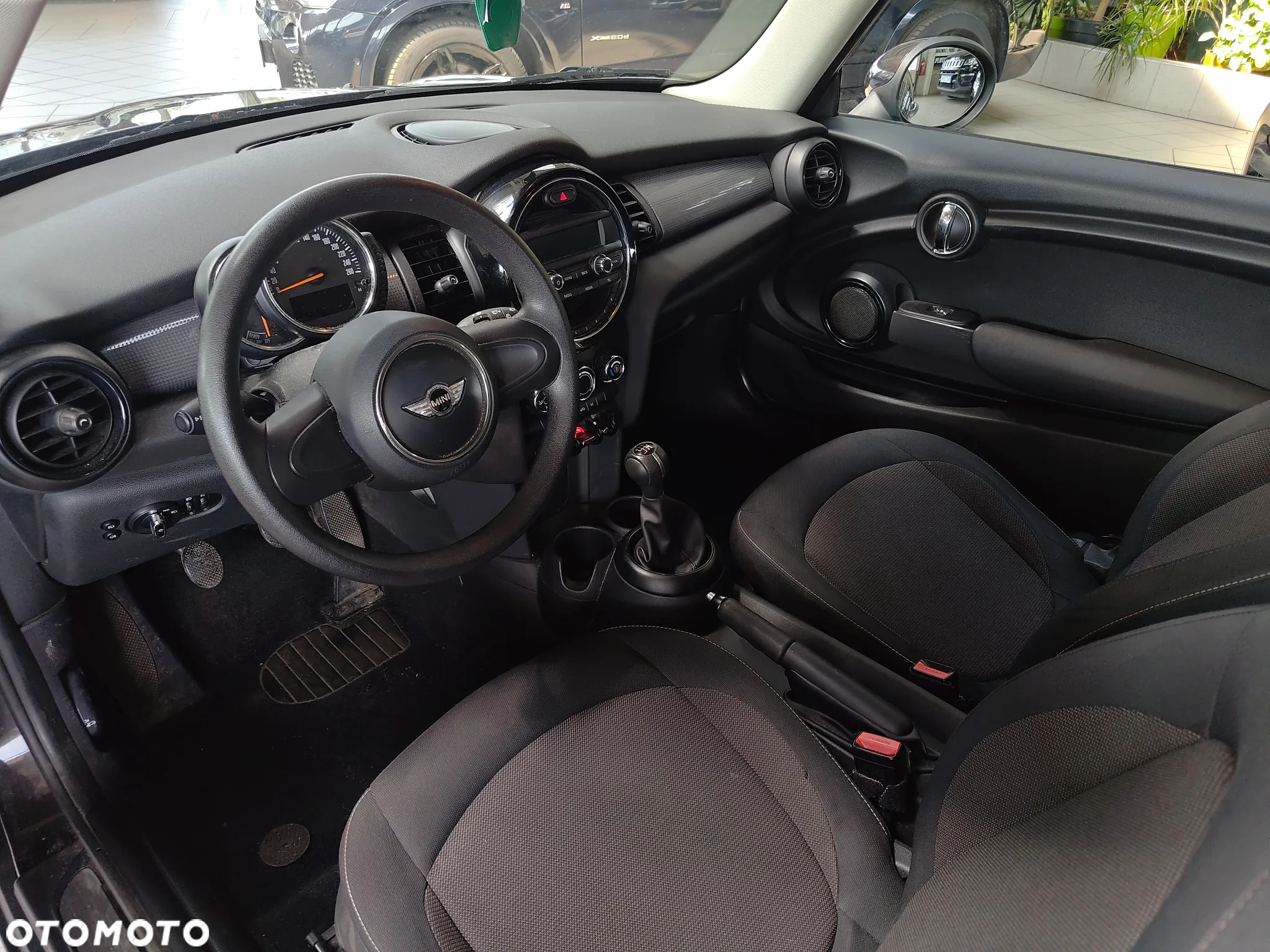 MINI Cooper Standard - 18