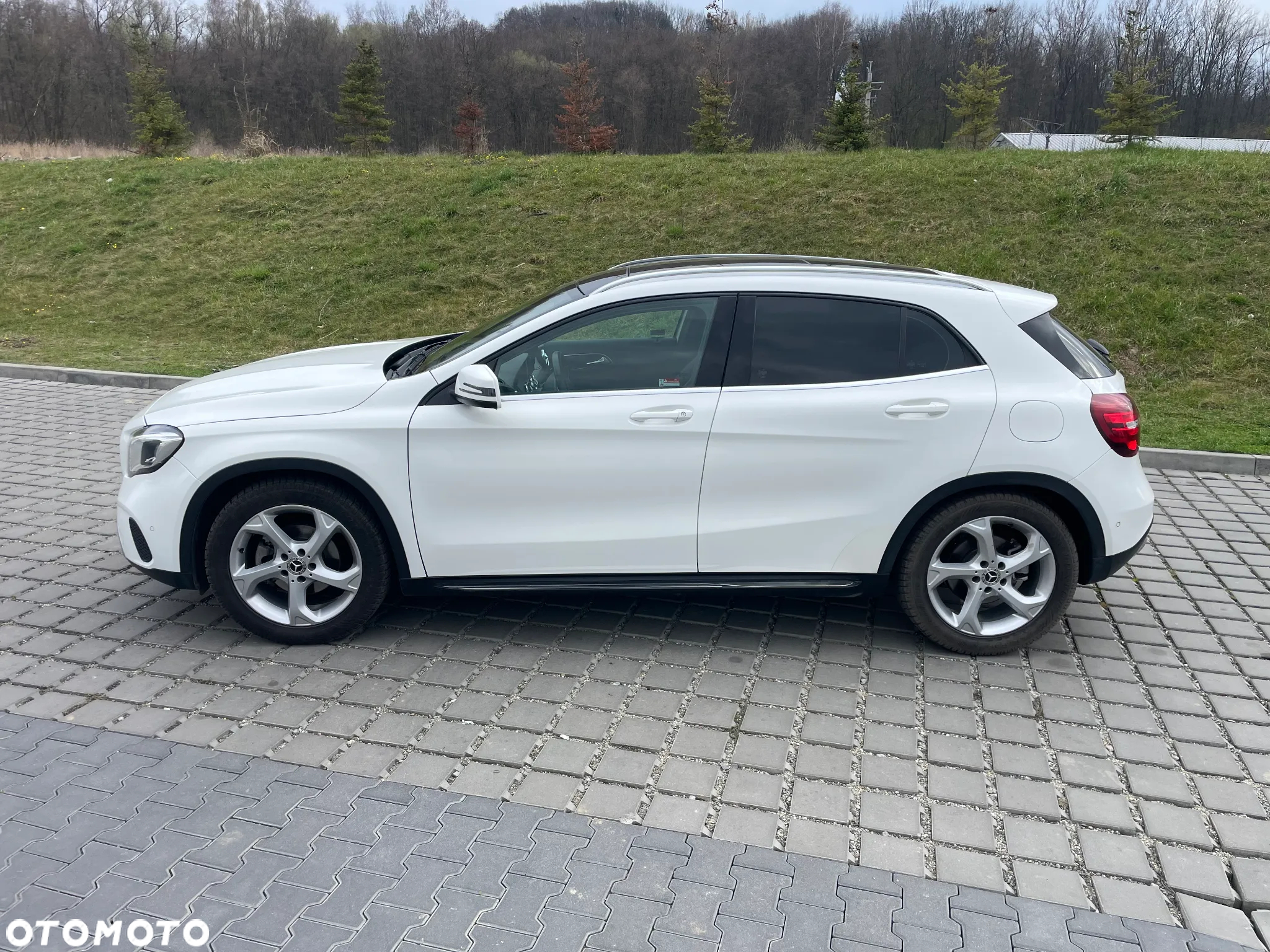 Mercedes-Benz GLA 180 7G-DCT - 2