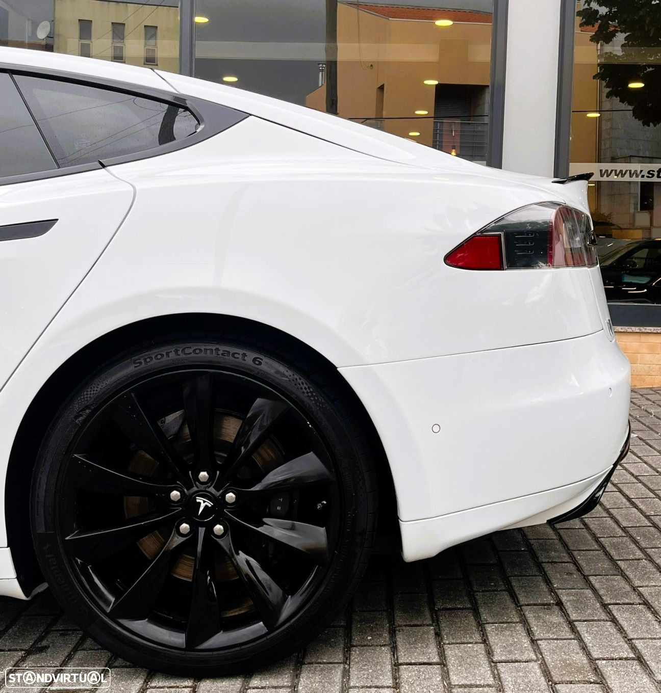 Tesla Model S - 14