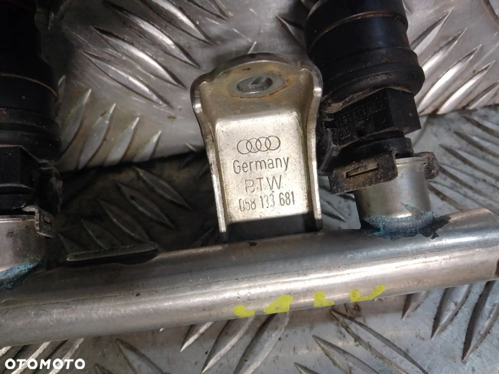 Listwa wtryskowa Audi A4 B5 1.8 B 058133681 - 2