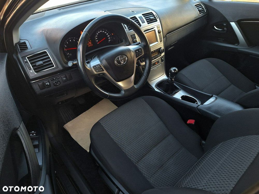 Toyota Avensis - 12