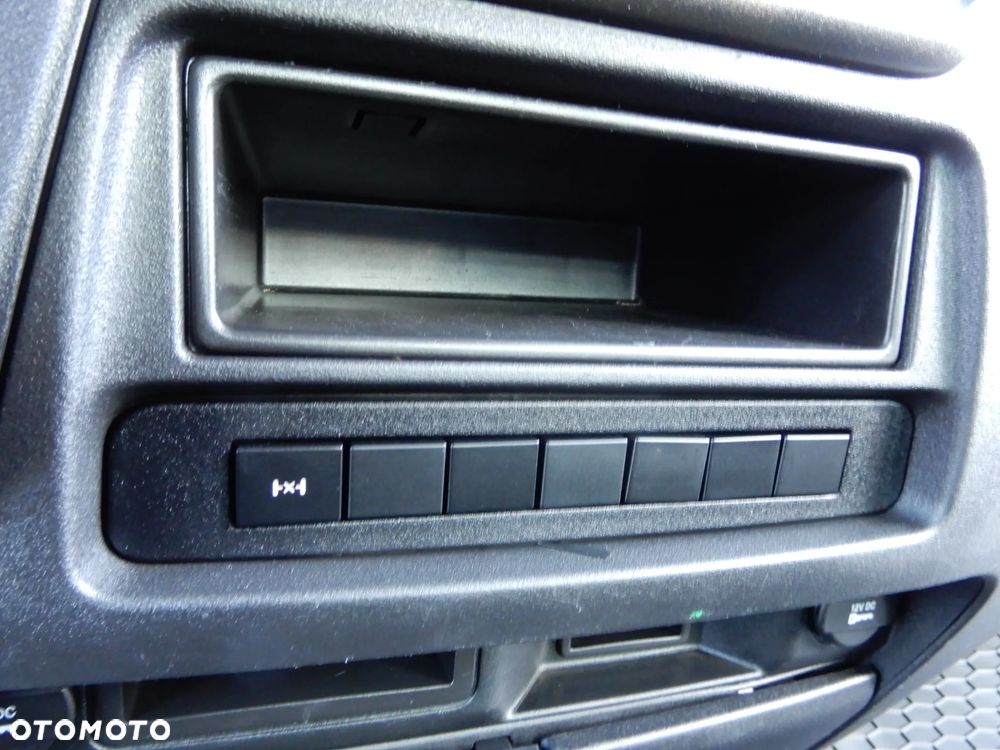 Iveco DAILY 35C16 Brygadowy Dubel Doka + Wywrotka Renomowanej Firmy RomCar Wywrot Kiper x 3 Skrzynia 3004 mm Blokada Mostu Rozstaw Osi 3750 mm HAK 3500 Stan 6-Cio Osobowy + 755 Kg Ładowność Auta Jak NOWY POLECAM - 40