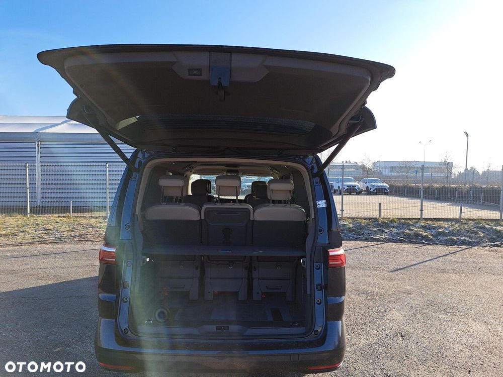 Volkswagen multivan Life L2 silnik: 2,0 l TDI SCR 110 kW/150KM  7-biegowa DSG rozstaw osi: 3124 mm - 24