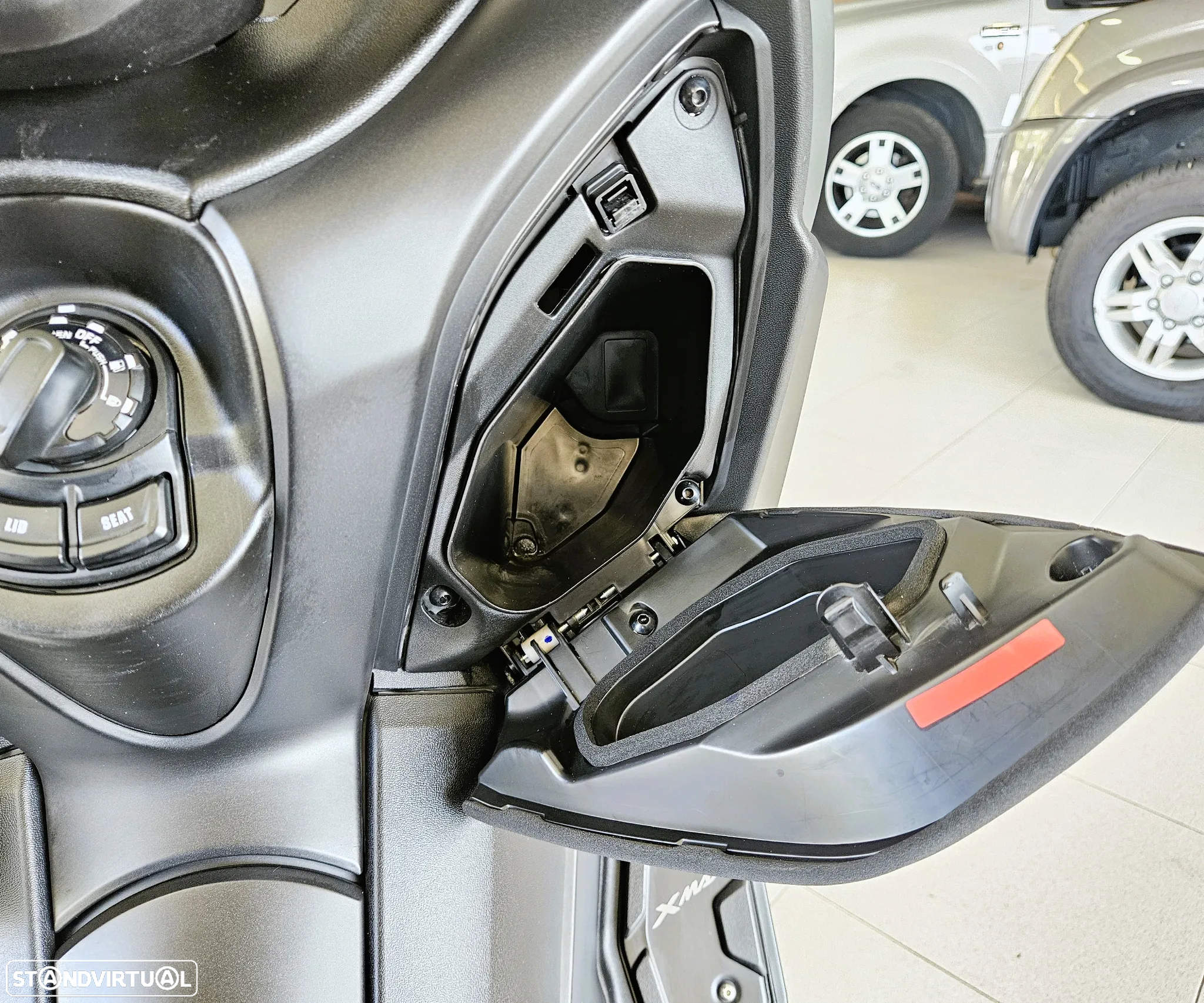 Yamaha X-Max Tech Max AKRAPOVIC - 29
