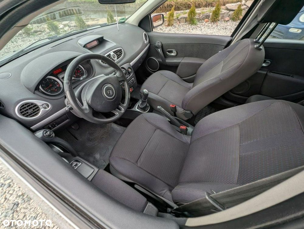 Renault Clio - 9