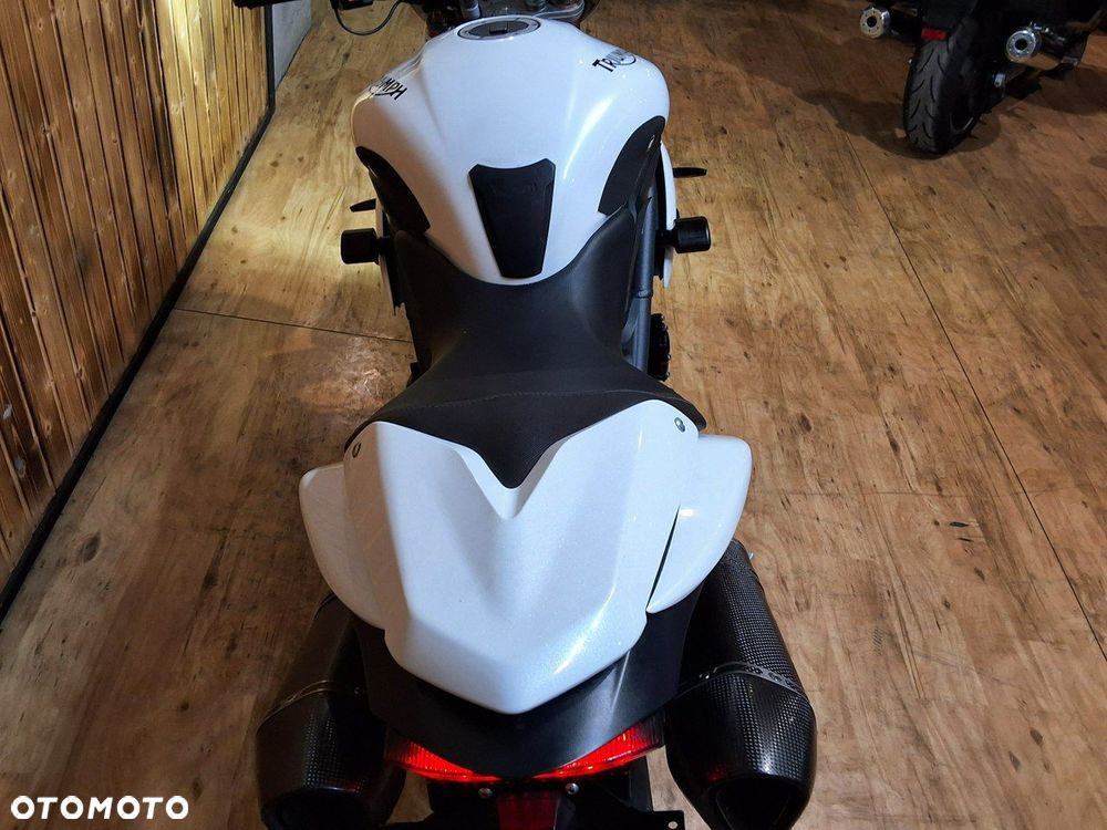 Triumph Street Triple - 14