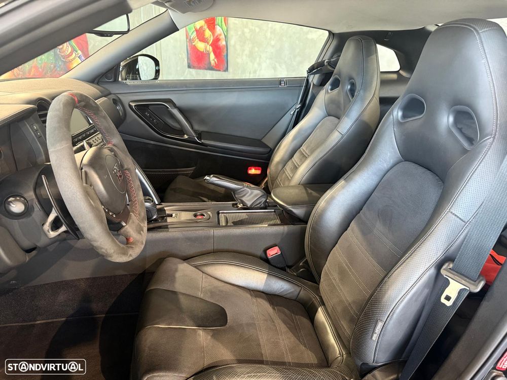 Nissan GT-R Premium Edition - 13