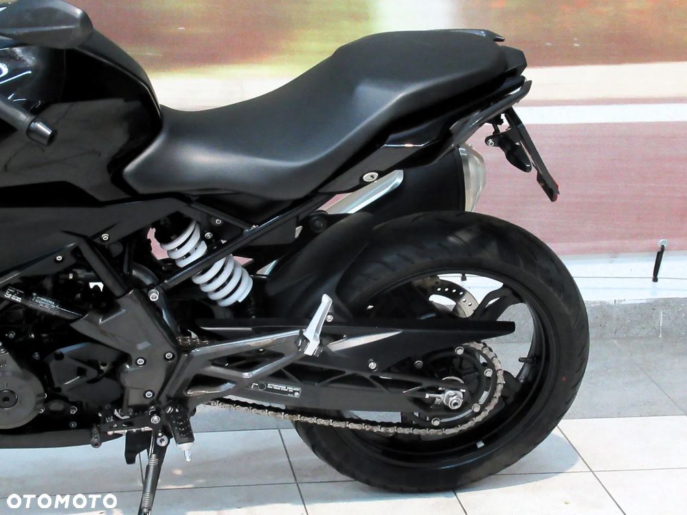 BMW G - 16