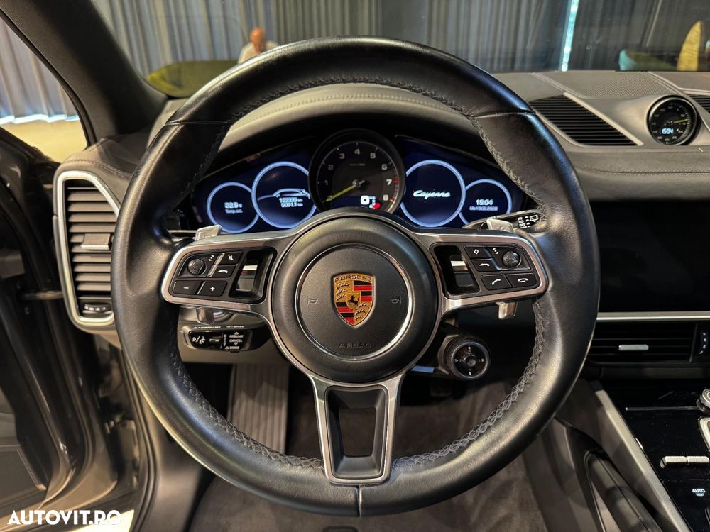 Porsche Cayenne - 26