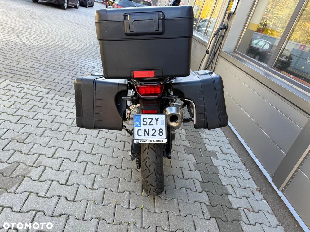 BMW F - 17