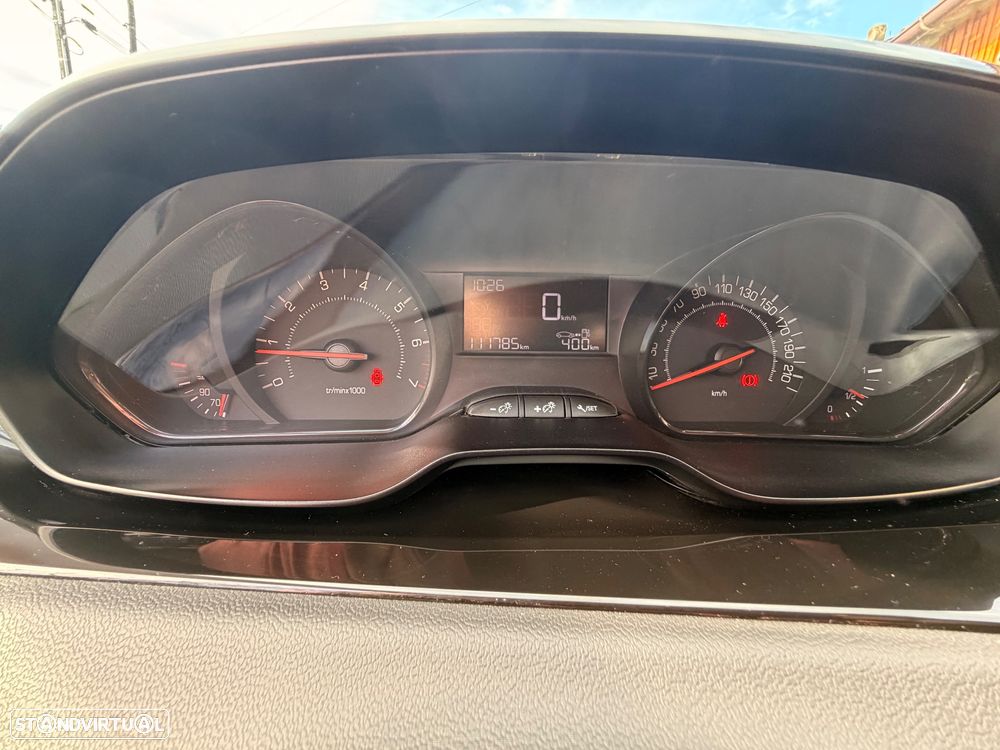 Peugeot 208 1.2 VTi SE Style - 21