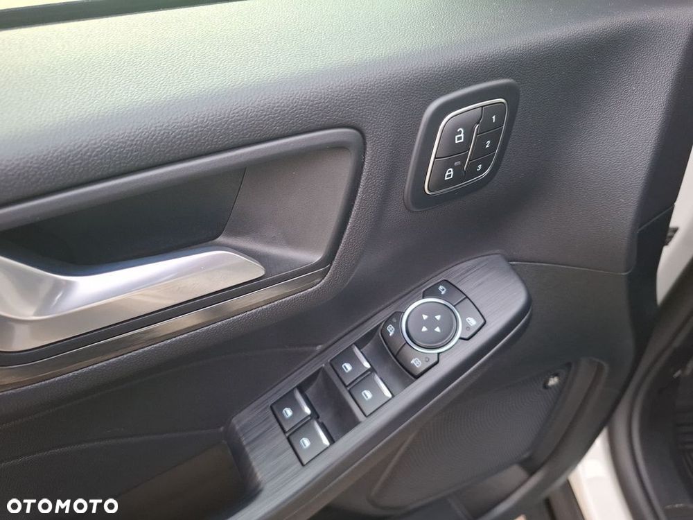 Ford Kuga 2025