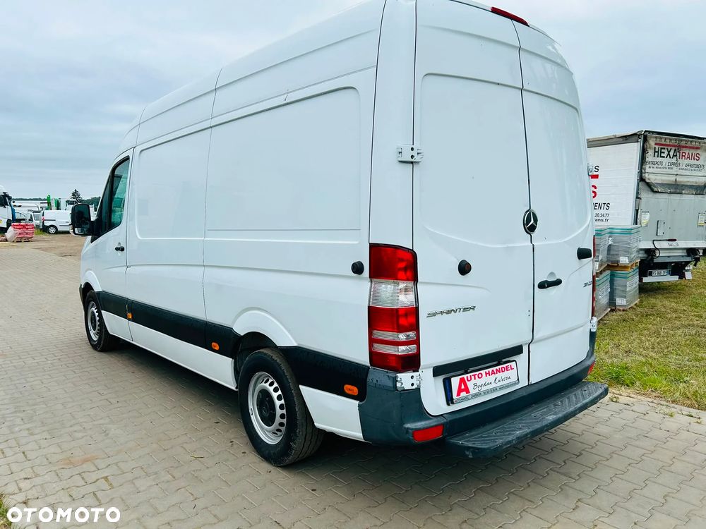 Mercedes-Benz Sprinter - 11