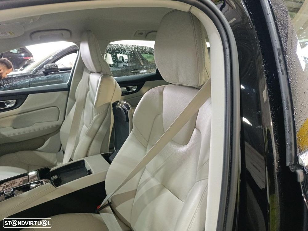 Volvo V60 2.0 T8 AWD TE Core - 5