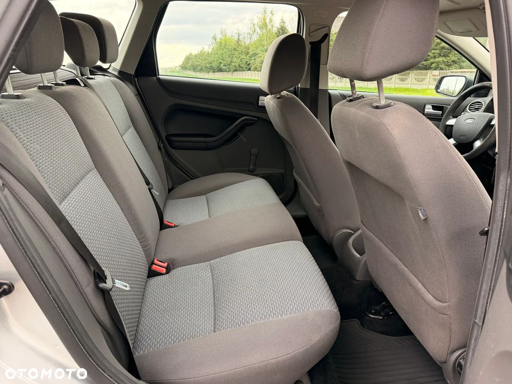 Ford Focus 1.6 Ambiente - 8