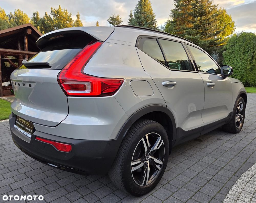 Volvo XC 40 B3 B DKG Plus Black Edition - 11