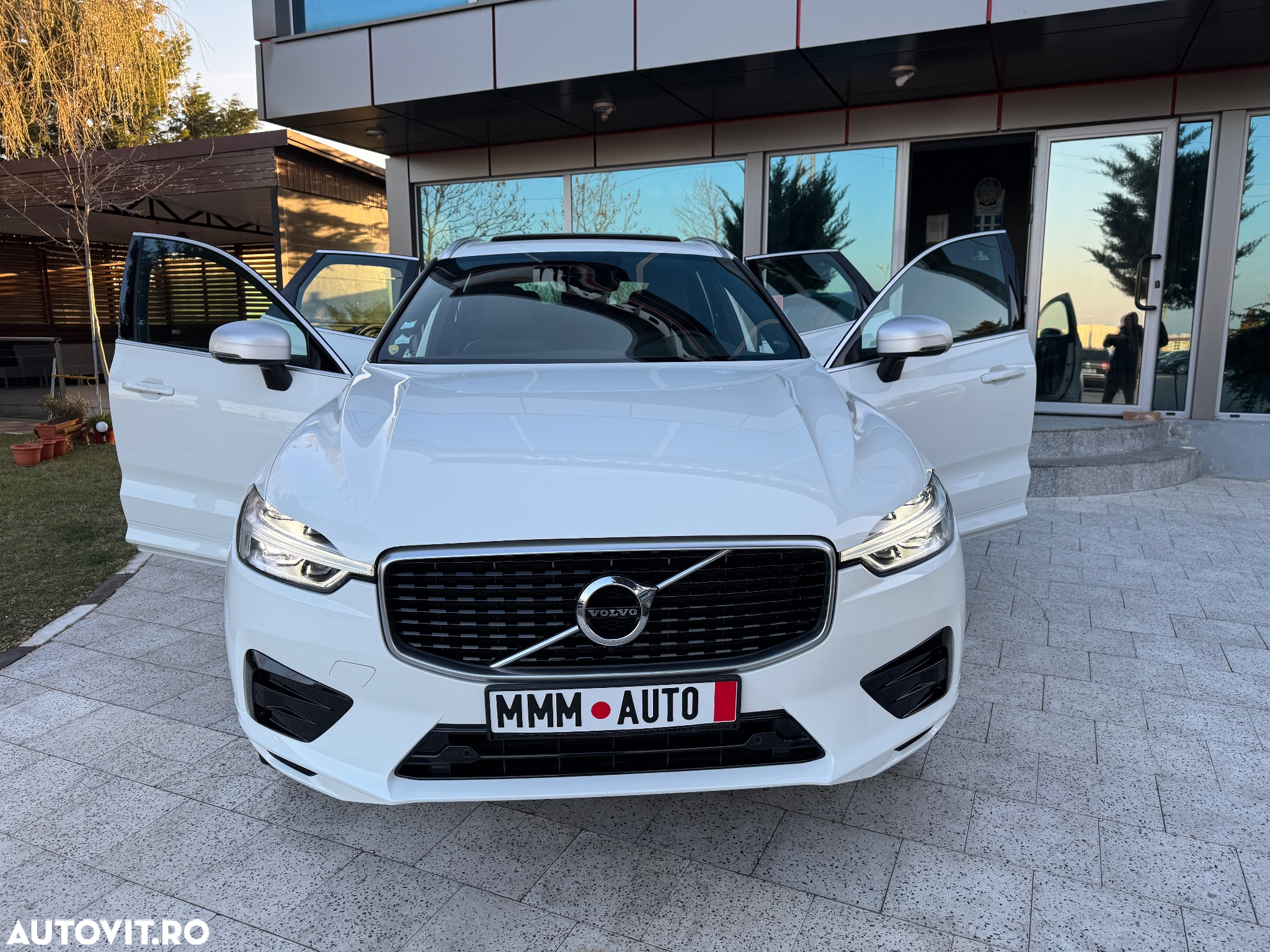 Volvo XC 60 D4 AWD R-Design - 24